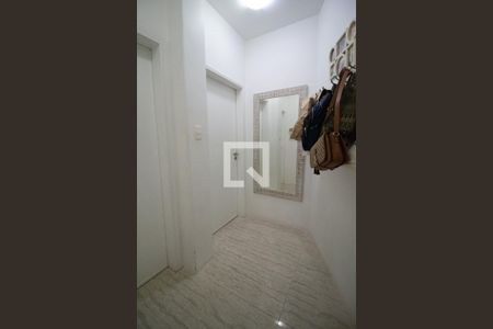 Corredor de apartamento para alugar com 2 quartos, 120m² em Cerqueira César, São Paulo