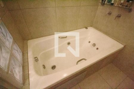 Apartamento para alugar com 120m², 2 quartos e 1 vaga Apartamento para alugar com 120m², 2 quartos e 1 vagaBanheiro da Suíte