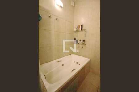 Apartamento para alugar com 120m², 2 quartos e 1 vaga Apartamento para alugar com 120m², 2 quartos e 1 vagaBanheiro da Suíte