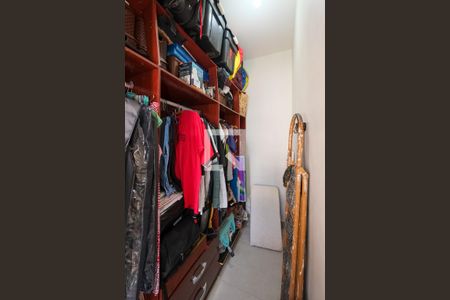 Apartamento à venda com 170m², 4 quartos e sem vagaCloset da suíte 2