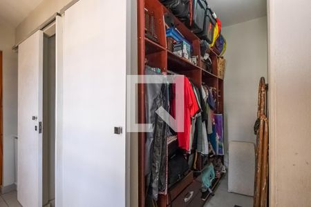 Apartamento à venda com 170m², 4 quartos e sem vagaCloset da suíte 2