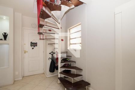 Apartamento à venda com 170m², 4 quartos e sem vagaEscada