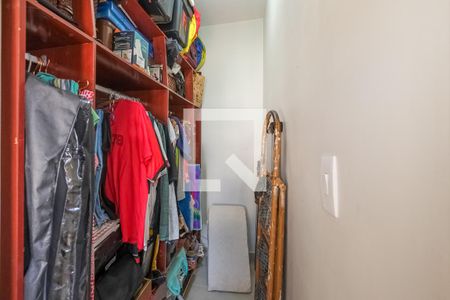 Apartamento à venda com 170m², 4 quartos e sem vagaCloset da suíte 2