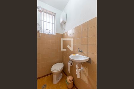 Casa à venda com 162m², 2 quartos e 3 vagas Casa à venda com 162m², 2 quartos e 3 vagasBanheiro de Serviço / Banheiro - Edícula