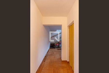 Casa à venda com 162m², 2 quartos e 3 vagas Casa à venda com 162m², 2 quartos e 3 vagasCorredor - Edícula