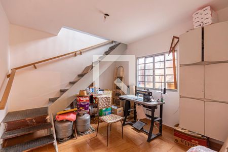 Casa à venda com 162m², 2 quartos e 3 vagas Casa à venda com 162m², 2 quartos e 3 vagasQuarto de Serviço 1 / Sala - Edícula