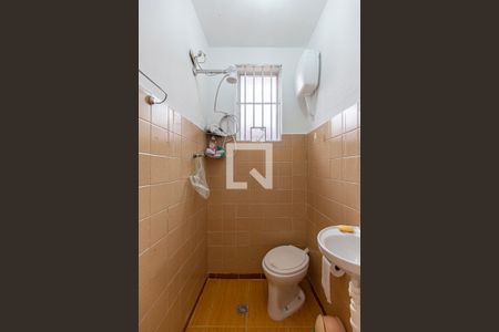 Casa à venda com 162m², 2 quartos e 3 vagas Casa à venda com 162m², 2 quartos e 3 vagasBanheiro de Serviço / Banheiro - Edícula