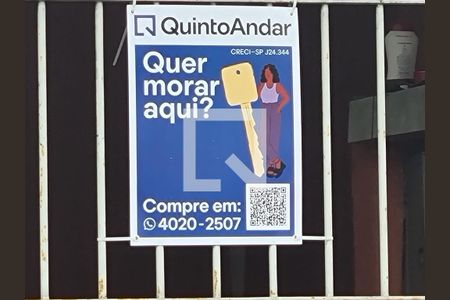 Casa à venda com 162m², 2 quartos e 3 vagas Casa à venda com 162m², 2 quartos e 3 vagasPlaquinha instalada no portão do imóvel