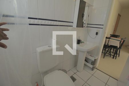 Banheiro de apartamento para alugar com 1 quarto, 53m² em São Sebastião, Porto Alegre