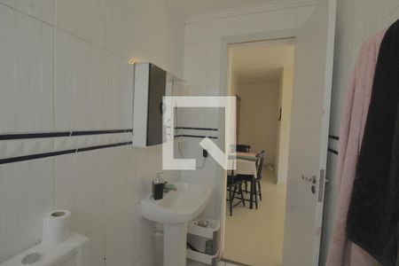Banheiro de apartamento para alugar com 1 quarto, 53m² em São Sebastião, Porto Alegre