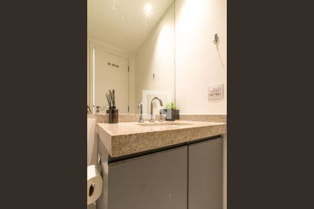 Banheiro de kitnet/studio para alugar com 1 quarto, 26m² em Vila Nova Conceição, São Paulo