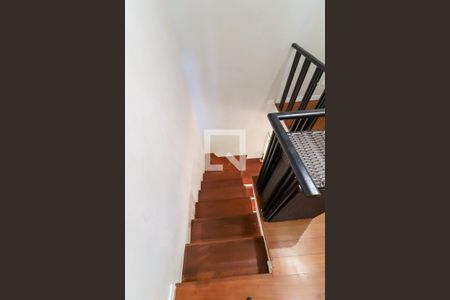 Apartamento para alugar com 100m², 2 quartos e 2 vagas Apartamento para alugar com 100m², 2 quartos e 2 vagasEscada