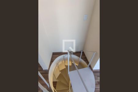 Apartamento para alugar com 90m², 2 quartos e sem vagaEscada