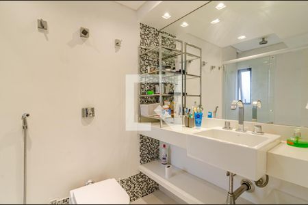 Apartamento à venda com 204m², 3 quartos e 1 vagaBanheiro da suíte 2