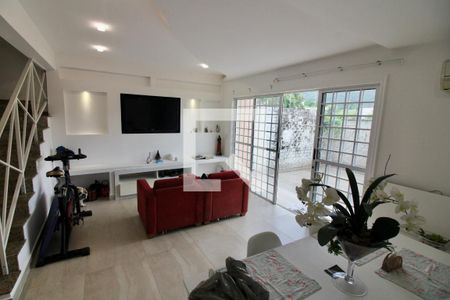 Sala de casa de condomínio à venda com 3 quartos, 118m² em Vargem Pequena, Rio de Janeiro