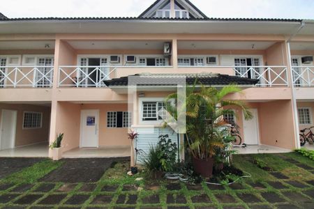 Casa de condomínio à venda com 118m², 3 quartos e 1 vagaFachada