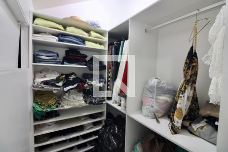 Casa de condomínio à venda com 118m², 3 quartos e 1 vagaCloset