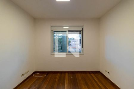 Casa à venda com 258m², 4 quartos e 2 vagasSuíte 2