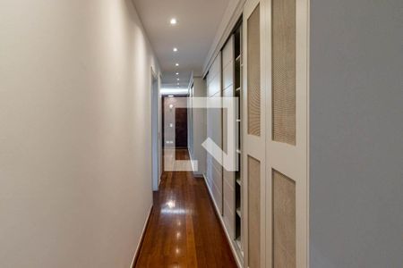 Casa à venda com 258m², 4 quartos e 2 vagasSuíte 3