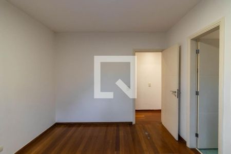 Casa à venda com 258m², 4 quartos e 2 vagasSuíte 2