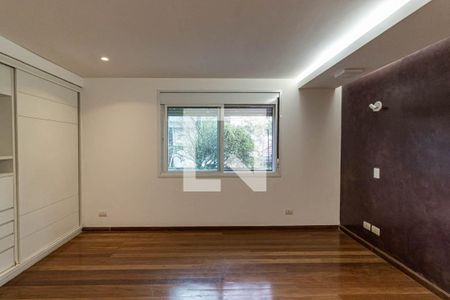 Casa à venda com 258m², 4 quartos e 2 vagasSuíte 3