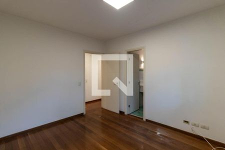 Casa à venda com 258m², 4 quartos e 2 vagasSuíte 2