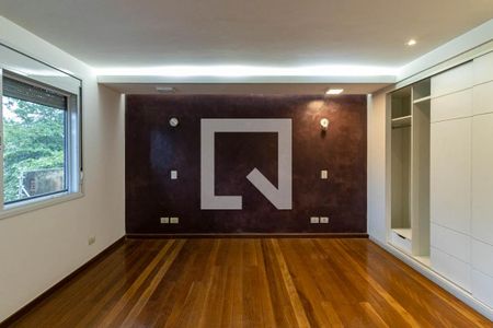 Casa à venda com 258m², 4 quartos e 2 vagasSuíte 3