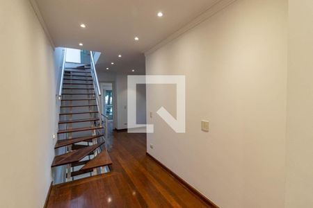 Casa à venda com 258m², 4 quartos e 2 vagasCorredor quartos