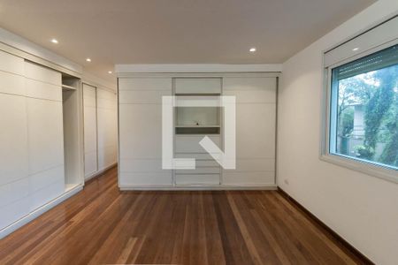 Casa à venda com 258m², 4 quartos e 2 vagasSuíte 3