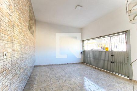 Casa à venda com 180m², 3 quartos e 2 vagas Casa à venda com 180m², 3 quartos e 2 vagasGaragem
