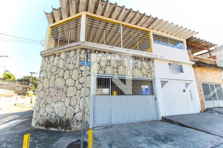 Casa à venda com 180m², 3 quartos e 2 vagas Casa à venda com 180m², 3 quartos e 2 vagasFachada