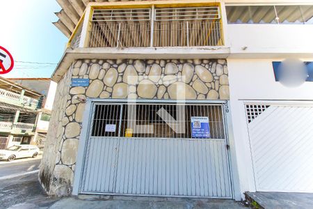 Casa à venda com 180m², 3 quartos e 2 vagas Casa à venda com 180m², 3 quartos e 2 vagasFachada