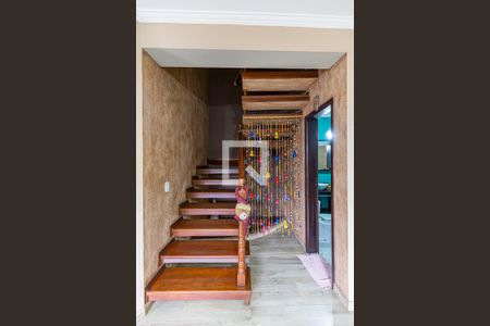 Escada Dormitórios de casa à venda com 3 quartos, 200m² em Jardim Pilar, Santo André