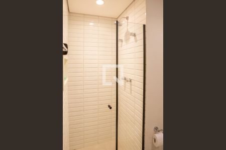 Banheiro de apartamento à venda com 1 quarto, 48m² em Vila Pompéia, São Paulo