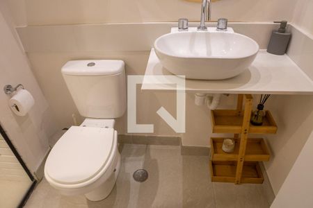 Banheiro de apartamento à venda com 1 quarto, 48m² em Vila Pompéia, São Paulo