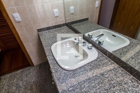 Apartamento à venda com 395m², 2 quartos e 3 vagasDetalhe do Banheiro da Suite