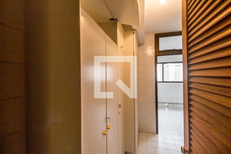 Apartamento à venda com 395m², 2 quartos e 3 vagasDespensa