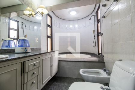 Apartamento à venda com 395m², 2 quartos e 3 vagasBanheiro da Suíte