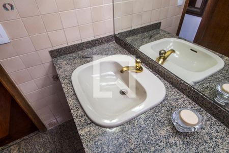 Apartamento à venda com 395m², 2 quartos e 3 vagasDetalhe do banheiro