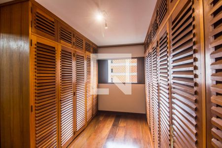 Apartamento à venda com 395m², 2 quartos e 3 vagasCloset da suíte