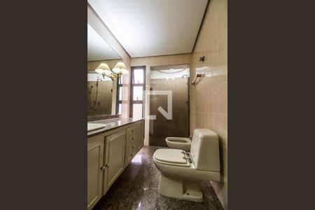 Apartamento à venda com 395m², 2 quartos e 3 vagasBanheiro da Suíte