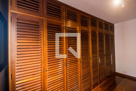 Apartamento à venda com 395m², 2 quartos e 3 vagasCloset da suíte