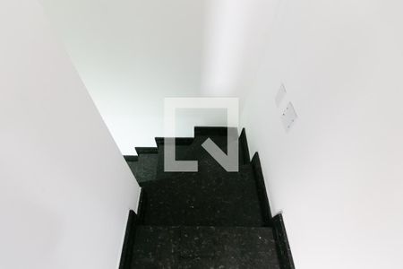 Casa de condomínio à venda com 91m², 2 quartos e 1 vaga Casa de condomínio à venda com 91m², 2 quartos e 1 vagaEscada