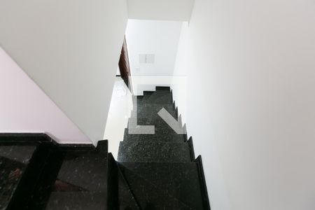 Casa de condomínio à venda com 91m², 2 quartos e 1 vaga Casa de condomínio à venda com 91m², 2 quartos e 1 vagaEscada