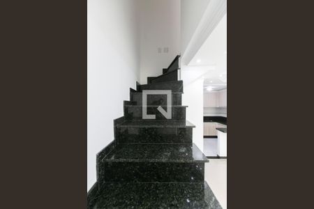 Escada  de casa de condomínio à venda com 2 quartos, 91m² em Vila Carmosina, São Paulo