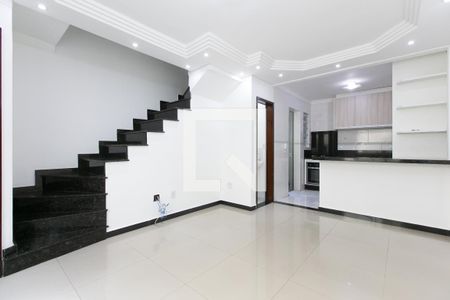 Sala de casa de condomínio à venda com 2 quartos, 91m² em Vila Carmosina, São Paulo