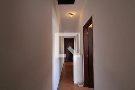 Casa à venda com 200m², 3 quartos e 2 vagasCorredor