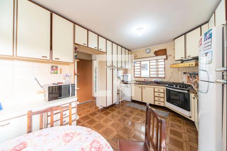 Casa à venda com 470m², 8 quartos e 7 vagasCozinha 