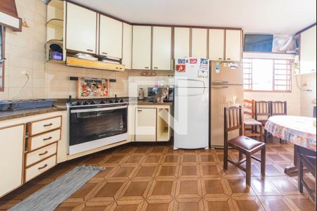 Casa à venda com 470m², 8 quartos e 7 vagasCozinha 