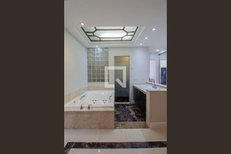 Apartamento para alugar com 410m², 5 quartos e 3 vagasBanheiro Suíte 05